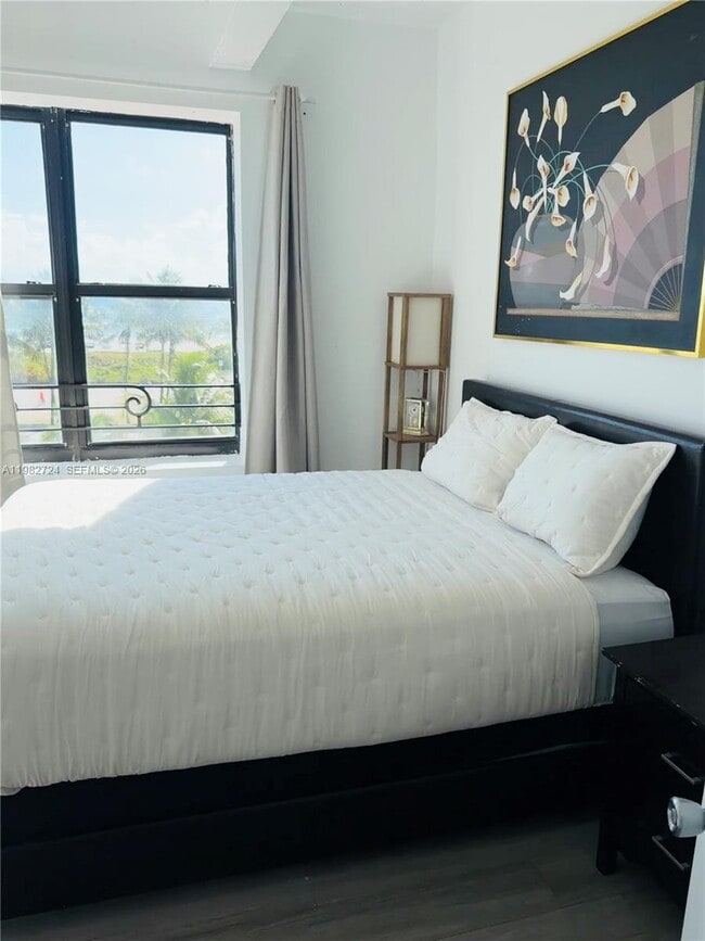 Building Photo - 1330 Ocean Dr