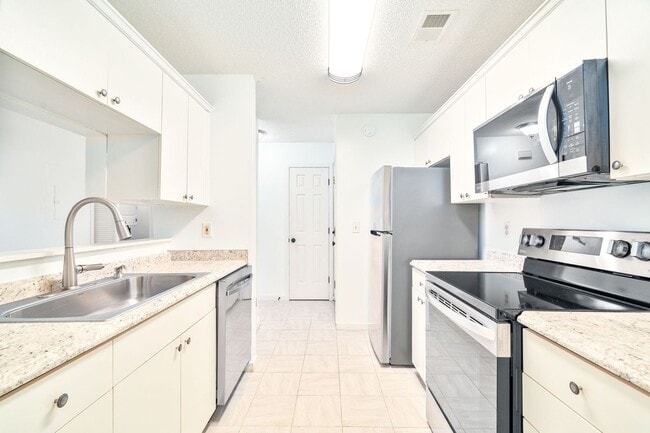 Foto del edificio - Low-Maintenance Living in Gated Park at Rivers Edge!