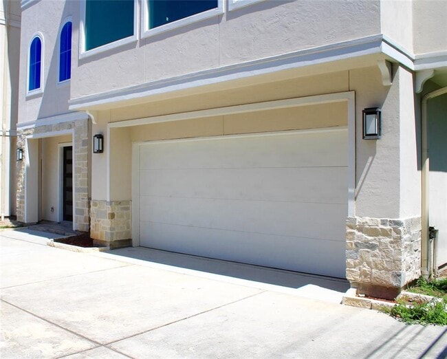 Building Photo - 2425 Nantucket Dr