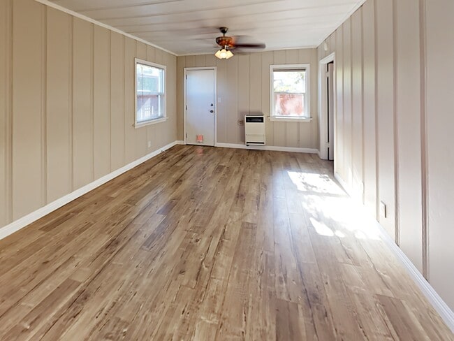 Foto del edificio - 4671 Edgeware Rd