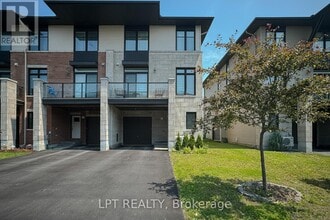 Building Photo - 552 Labrador Cres