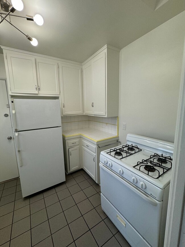 Building Photo - 8711 W Knl Dr