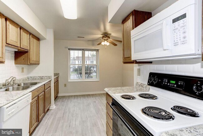 Building Photo - 12218 Nutmeg Ct