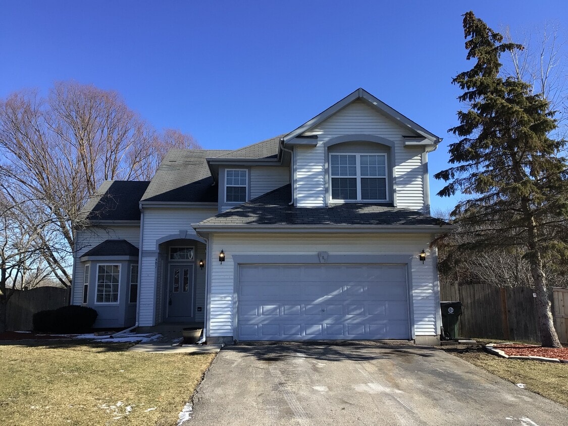407 Haywood Drive House Rental in Round Lake, IL