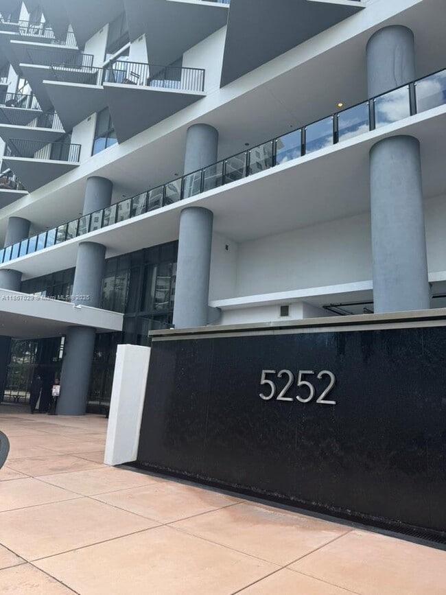 Foto del edificio - 5252 NW 85th Ave