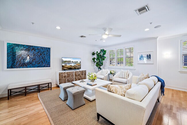 Building Photo - 333 S Bromeliad