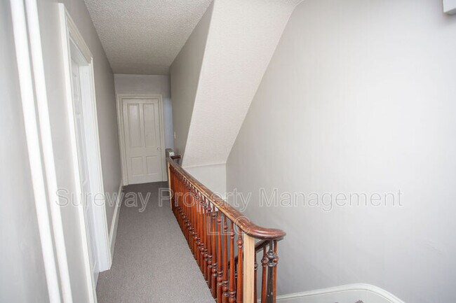 Building Photo - 108 E Elm St