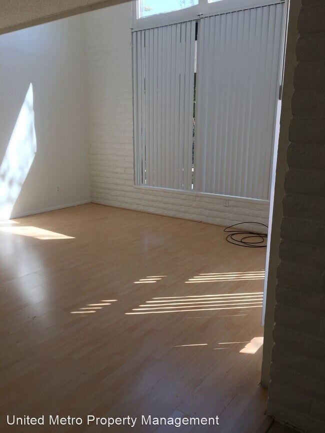 Building Photo - 1131 Tapadero Dr