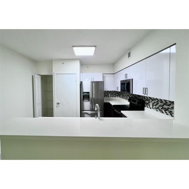 Building Photo - 601 NE 39th St