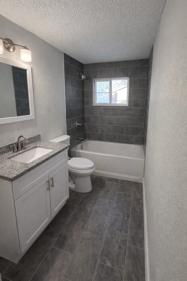 Foto del edificio - 5423 Grace Point Ln