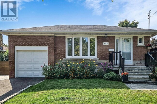 Building Photo - 162 Lord Roberts Dr