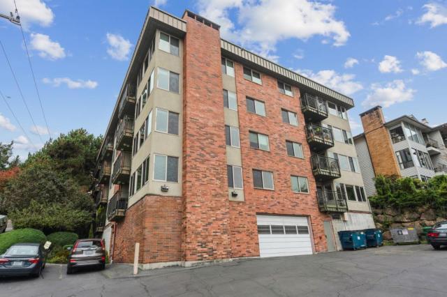 Building Photo - 2 bedroom in Seattle WA 98199