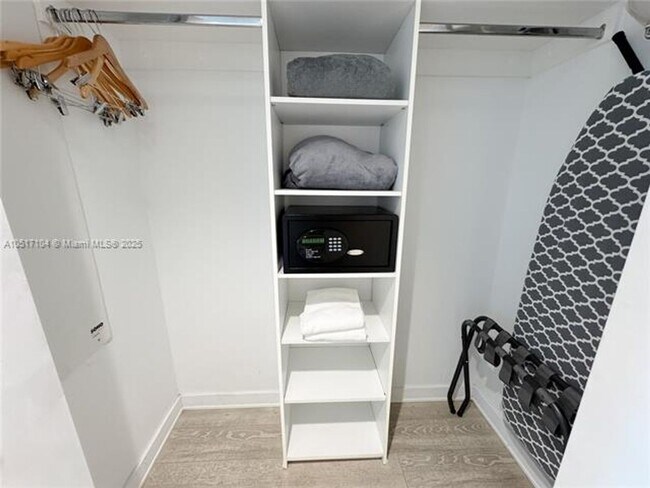 Foto del edificio - 2602 E Hallandale Beach Blvd