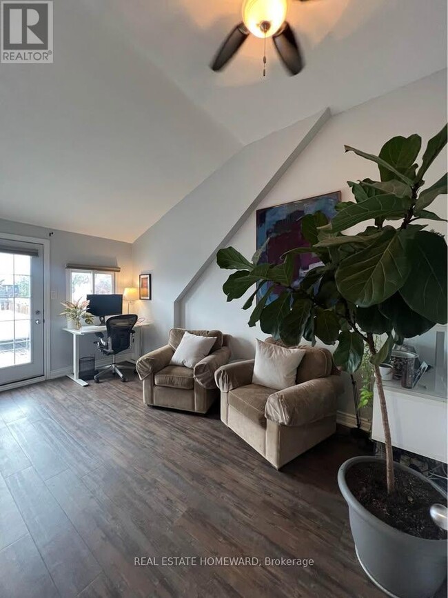 Building Photo - 244 Bathurst St