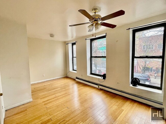 Foto del edificio - TOMPKINS AVENUE
