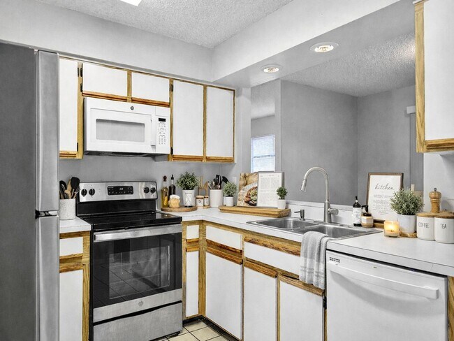 Foto del edificio - Updated 3-Bed, 2-Bath Home on ½-Acre Corner Lot with 2-Car Garage | Move-In Ready