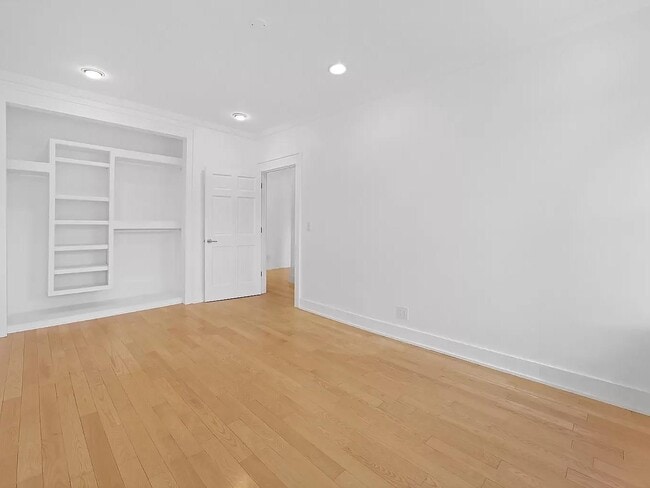 Building Photo - 44-14 Newtown Rd