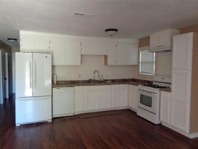 Building Photo - 1324 E Kyle Rd