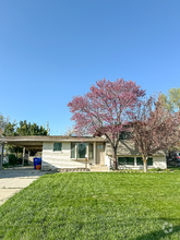 Building Photo - 980 Country Hills Dr
