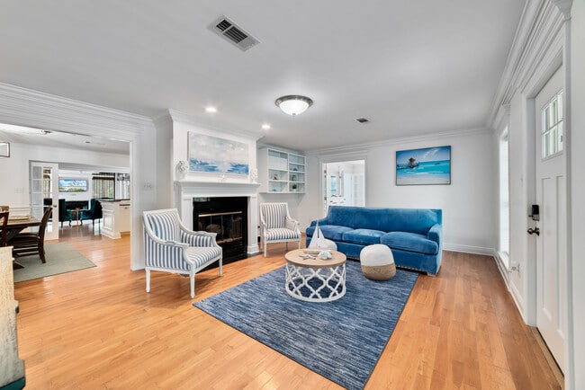 Building Photo - 2009 Wedgewood Cir