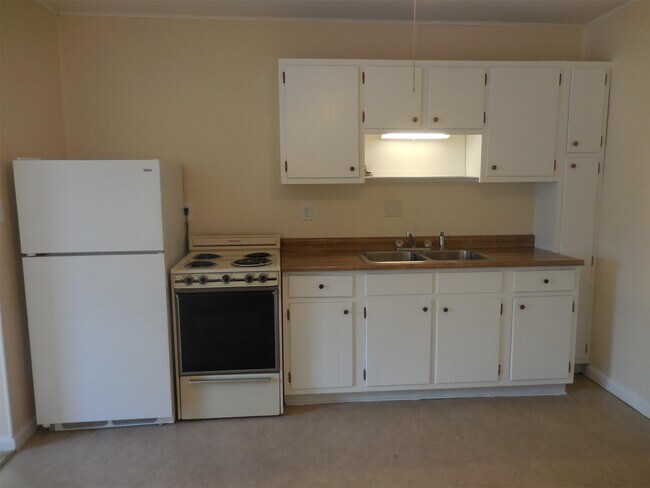 Building Photo - 301 Strawberry Ln