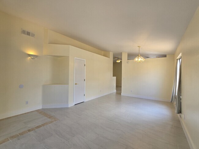Foto del edificio - 7980 N Siskiyou Dr