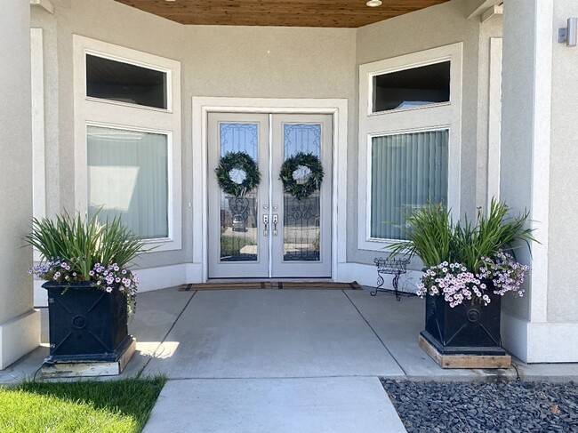 Building Photo - Elegant home in the Heights at Canyon Lakes