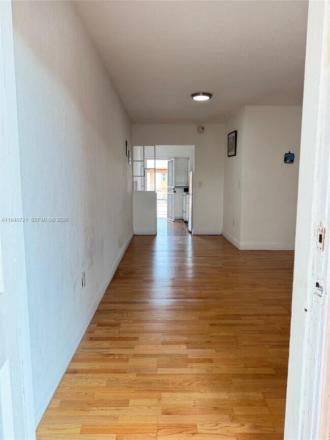 Foto del edificio - 3671 SW 10th St