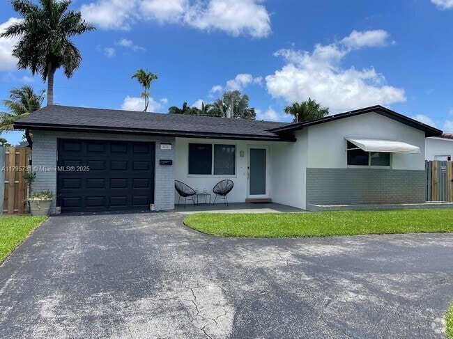 Building Photo - 401 S Highland Dr