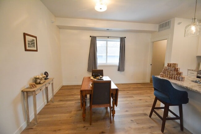 Foto del edificio - 1204 2nd Ave NW