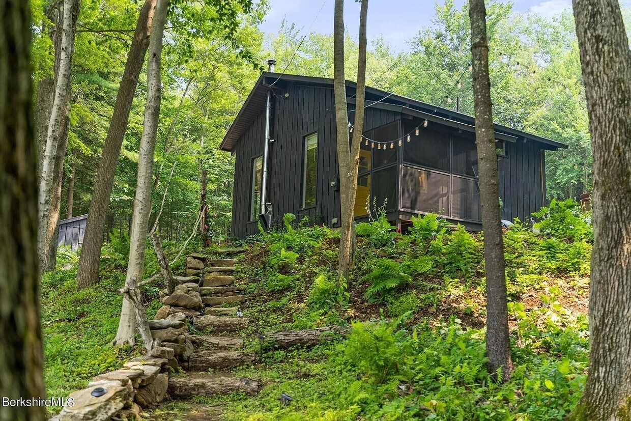 17 S Sandisfield Rd, Sandisfield, MA 01255 House Rental in