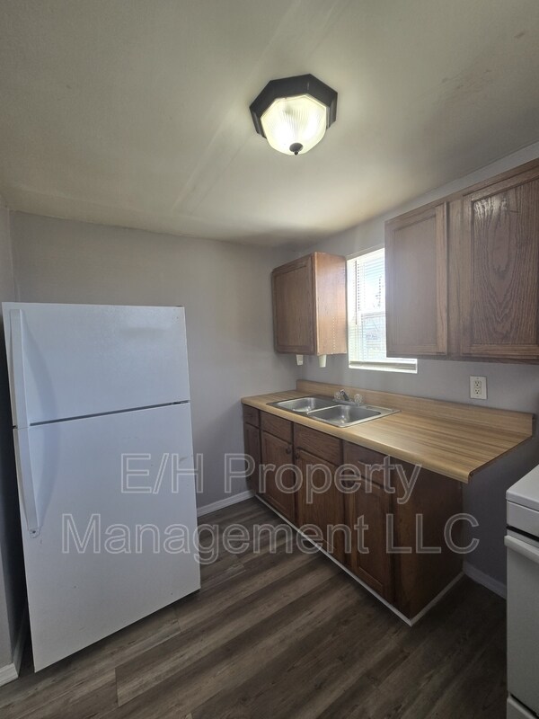 Foto del edificio - 938 N Broadway Ave