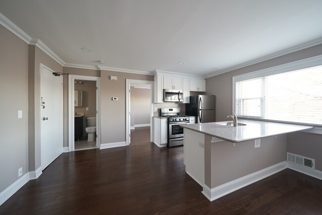 Foto del interior - Cambridge Manor: In-Unit Washer & Dryer, H...