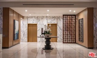 Foto del edificio - 8787 Shoreham Dr