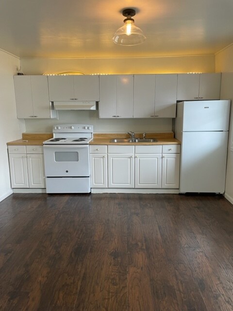 Primary Photo - 306 E State St