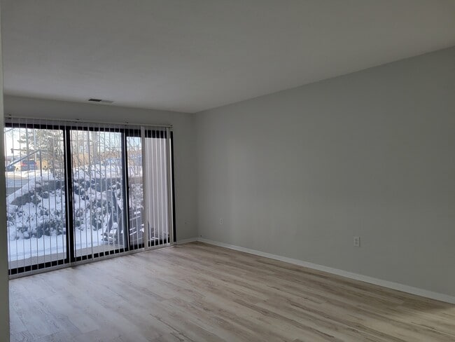 Building Photo - 12 Shrewsbury Green Dr