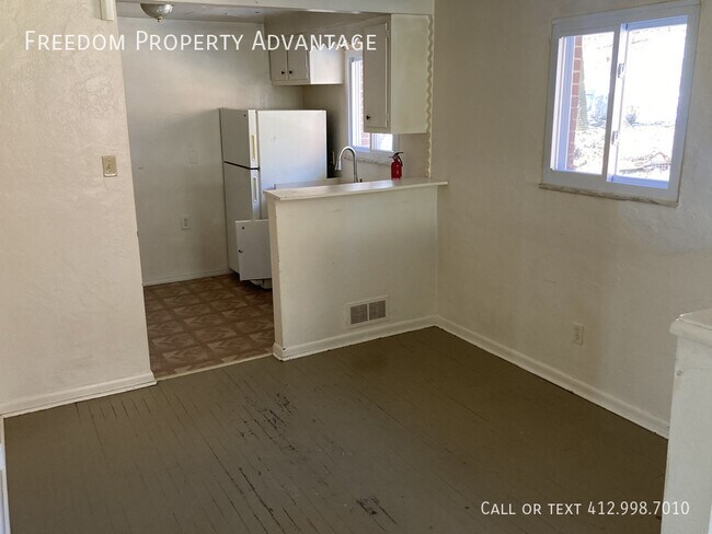 Foto del edificio - 2349 McCook St.