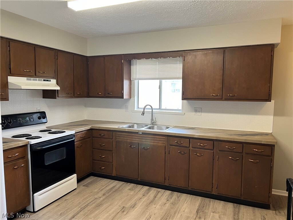 4201 Cottage Grove Rd, Uniontown, OH 44685 Room for Rent in Uniontown