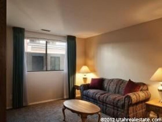 Foto del edificio - Prime Amenities Await: Newly Renovated 2-B...