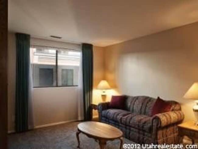 Building Photo - Prime Amenities Await: Newly Renovated 2-B...