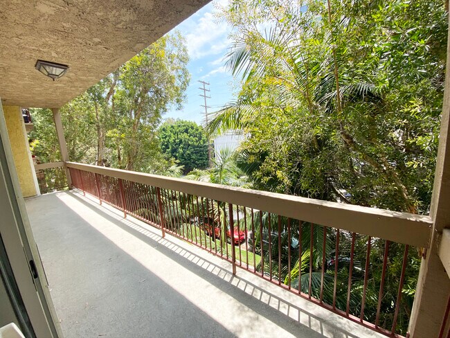 Foto del edificio - 1262 S Barrington Ave