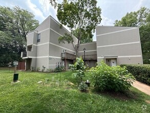 Building Photo - 1605 Merry Oaks Rd