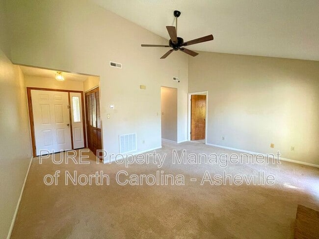 Building Photo - 11 Elderberry Ln