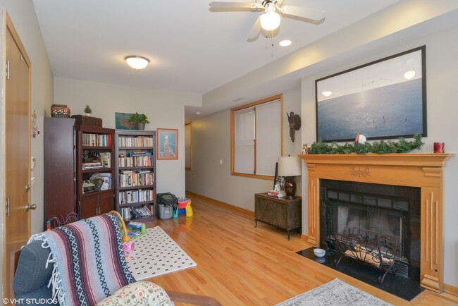 Building Photo - 1463 N Leavitt St