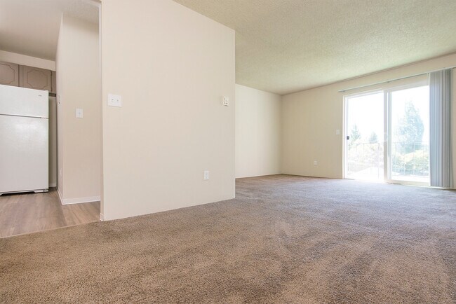 Living Room - 2815 Grandview Dr W
