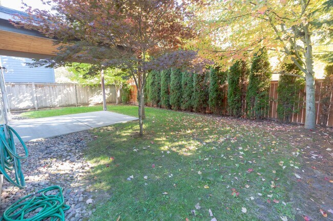 Building Photo - Three bedroom home in Salmon Creek.  Built...