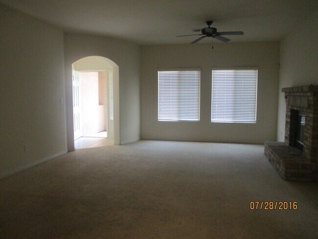 Building Photo - JUST REDUCED....SEVEN OAKS ! $2847.50 MOVE...
