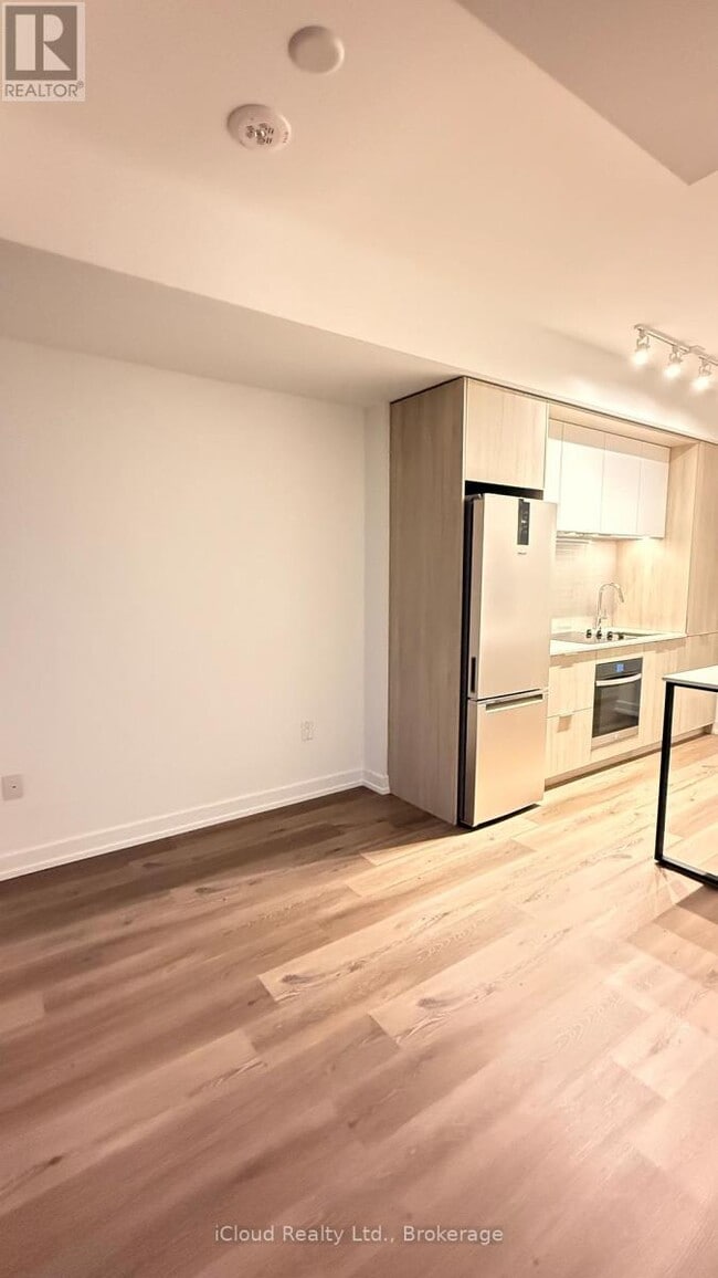 Building Photo - 395 Square One Dr