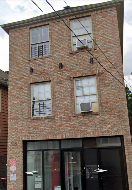 Foto principal - 105 Maple Ave