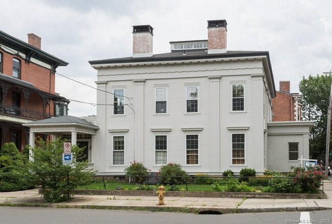 Building Photo - 541 Chapel St